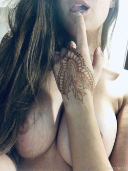 [OnlyFans.com] Ellie Marie (@elliemarie138)/Images/2019-10-01-Got a free henna design last night and I think it looks beau-1623x21.jpg