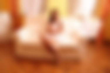 photodromm.com - 2012-08/tunde - 04 - the white sofa 2/01l.jpg