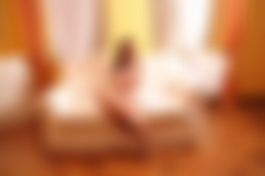 photodromm.com - 2012-08/tunde - 04 - the white sofa 2/02l.jpg