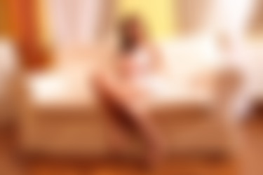photodromm.com - 2012-08/tunde - 04 - the white sofa 2/04l.jpg