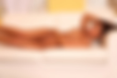 photodromm.com - 2012-08/tunde - 04 - the white sofa 2/28l.jpg