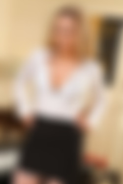 Only Secretaries In Suits 12.01.2012 - 26.12.2012/13th May 2012/Holly W_98803xdu/mvz_0010.JPG