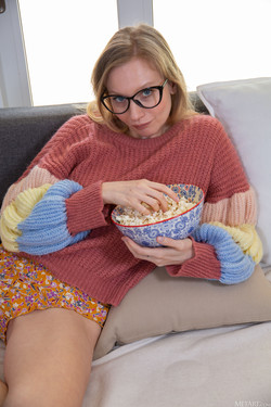 MetArt.com 2024-06-17/[MetArt.com] 24-06-17 Annie Anne - Popcorn And Chill (x170) 3840x5760/MetArt_Popcorn-and-Chill_Annie-Anne_high_0009.jpg