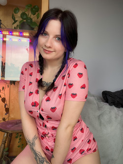 Littlest_Fern/[f]eeling so cute with the strawberries.jpeg