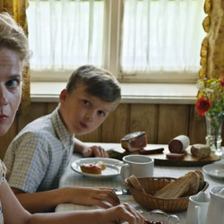 谁偷了我的粉兔子.Als.Hitler.das.rosa.Kaninchen.stahl.AKA.When.Hitler.Stole.Pink.Rabbit.2019.BluRay.MNHD-FRDS