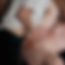 Ella Hughes - Sampling Her Goods.mp4